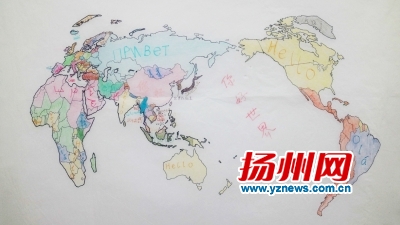 扬大学子巧绘世界问候语地图 用数十种语言问候世界