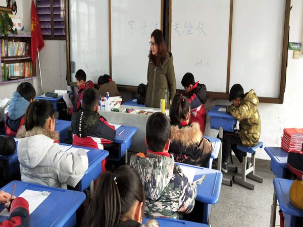 涟水县南门小学举行三年级英语字母检测活动啦