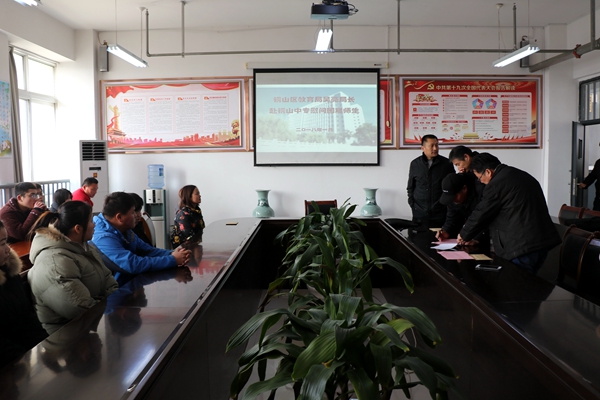 困难师生的学习生活牵动着教育局领导的心