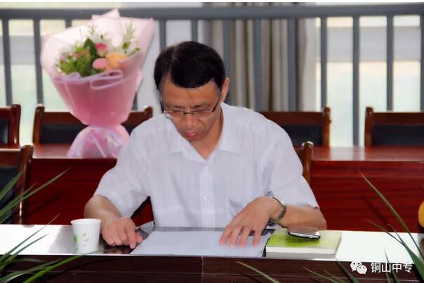 副校长孟振中、倪彩菊分别为其培养导师